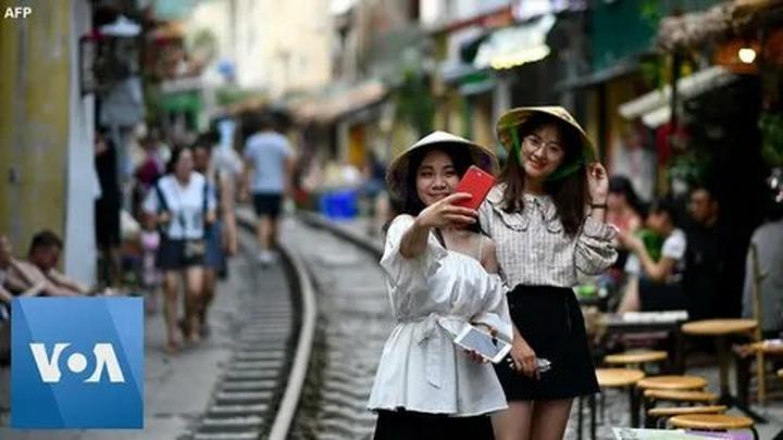 Có 1 kiểu áo quốc dân, dù - Cảm hứng video marketing từ Hotspot Matrix